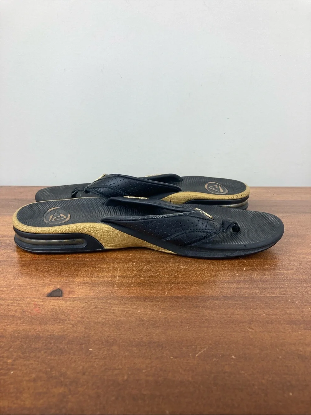 Reef Leather Flip-Flop Sandals Bottle Opener Sole Black Gold Men’s Size 9.